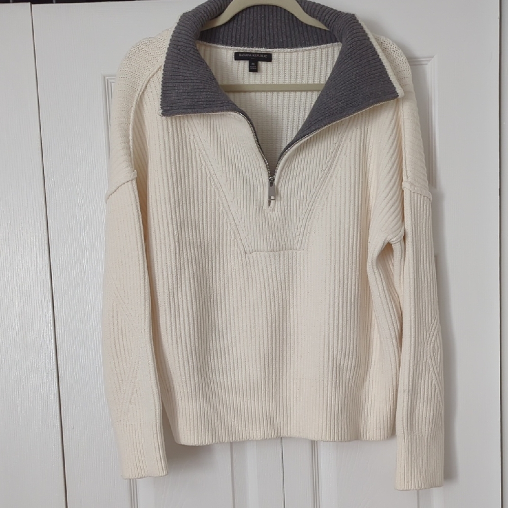 Banana Republic Cream and Gray V-Neck Sweater